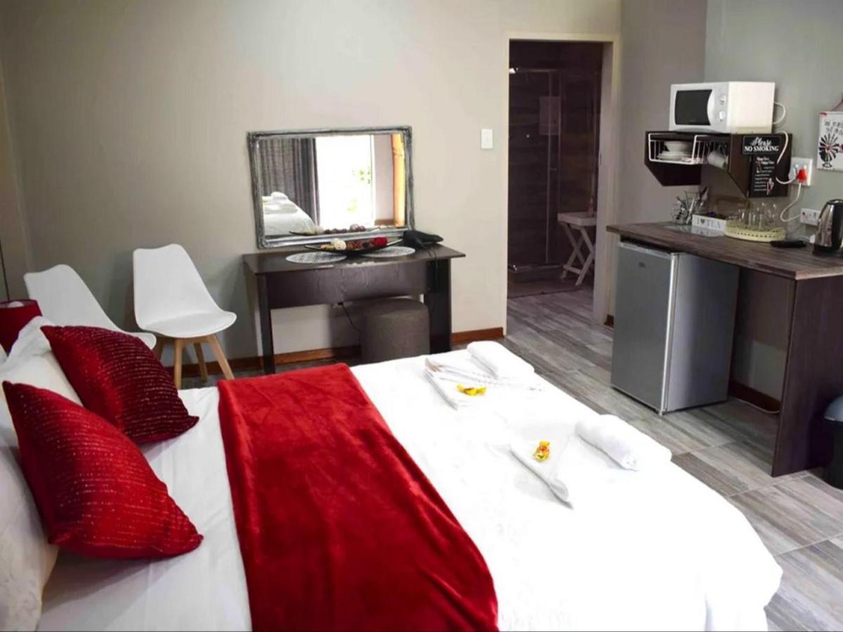 Gemstone Guest House Klerksdorp Eksteriør billede