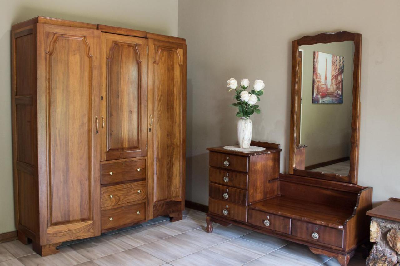 Gemstone Guest House Klerksdorp Eksteriør billede