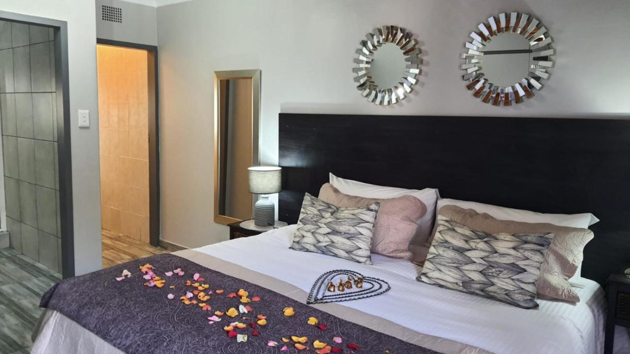 Gemstone Guest House Klerksdorp Eksteriør billede