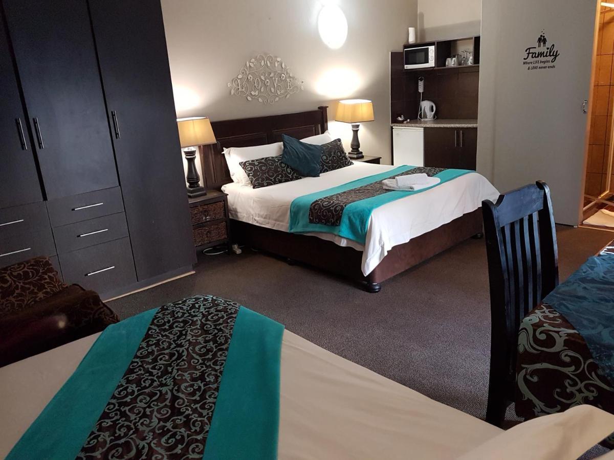 Gemstone Guest House Klerksdorp Eksteriør billede