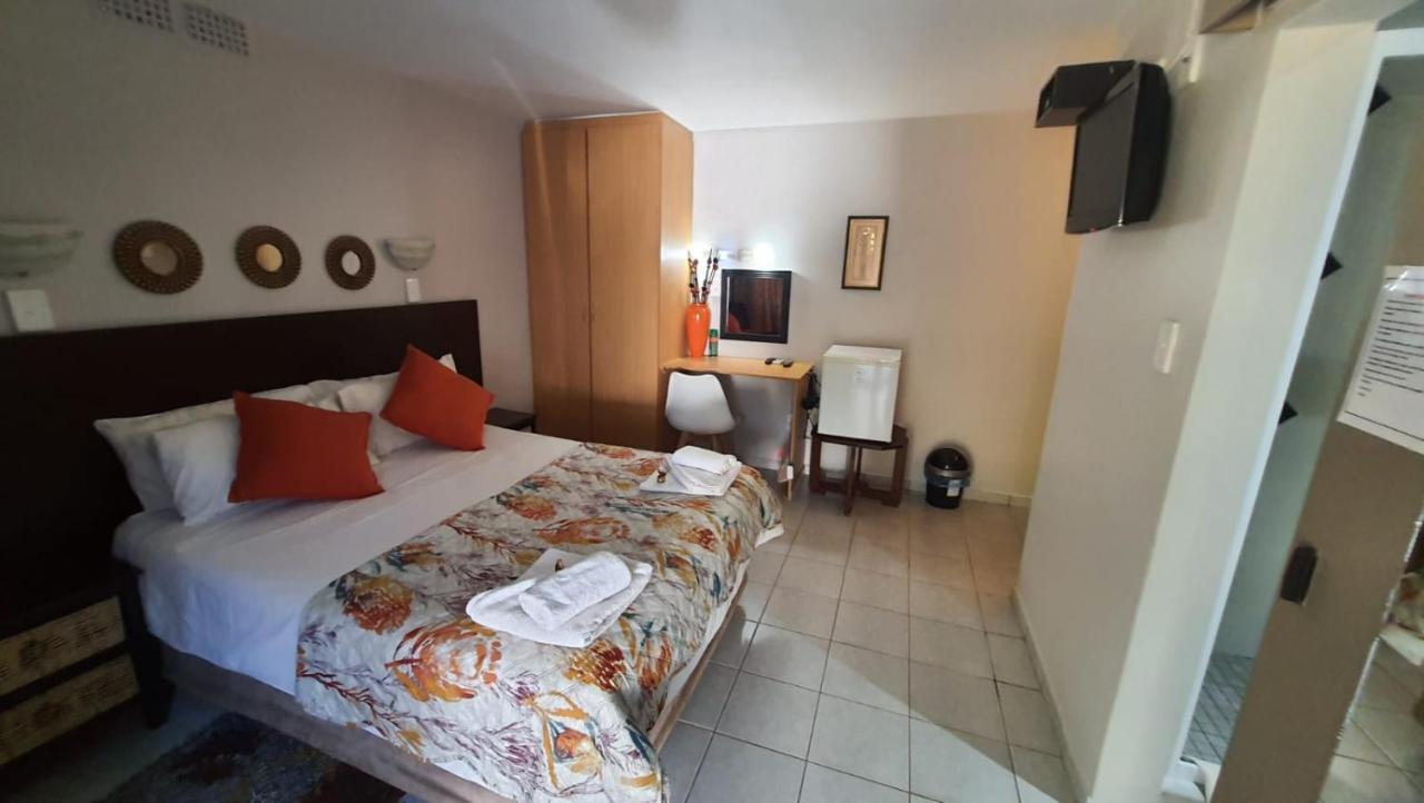 Gemstone Guest House Klerksdorp Eksteriør billede