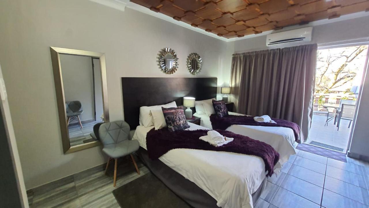 Gemstone Guest House Klerksdorp Eksteriør billede