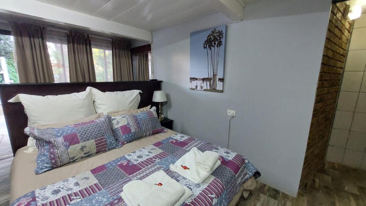 Gemstone Guest House Klerksdorp Eksteriør billede