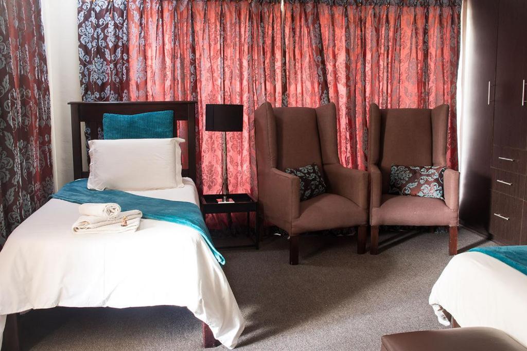 Gemstone Guest House Klerksdorp Eksteriør billede