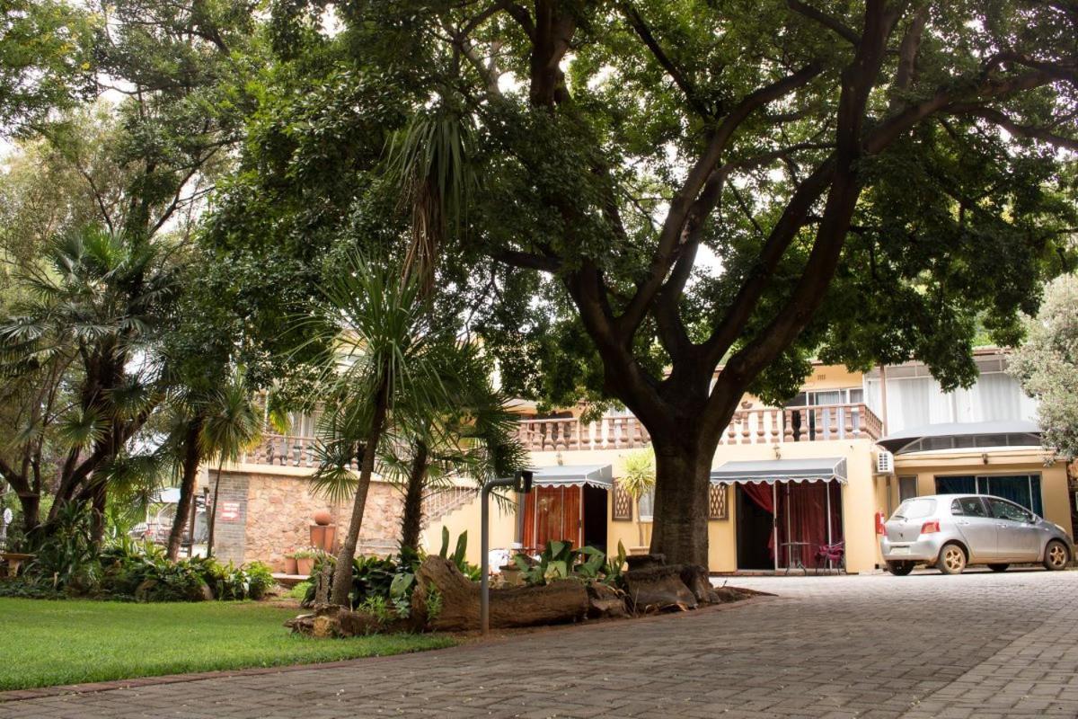 Gemstone Guest House Klerksdorp Eksteriør billede
