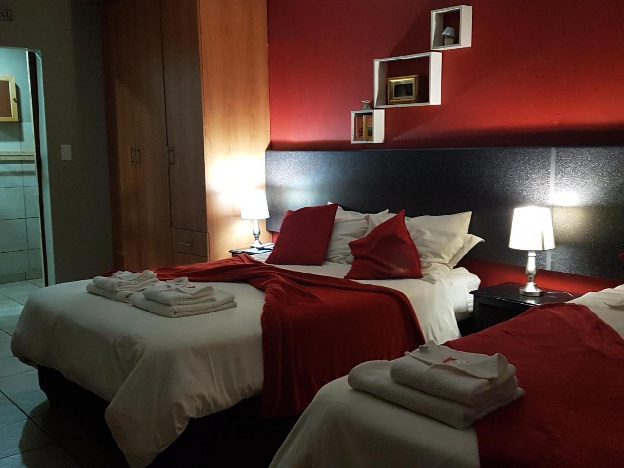 Gemstone Guest House Klerksdorp Eksteriør billede