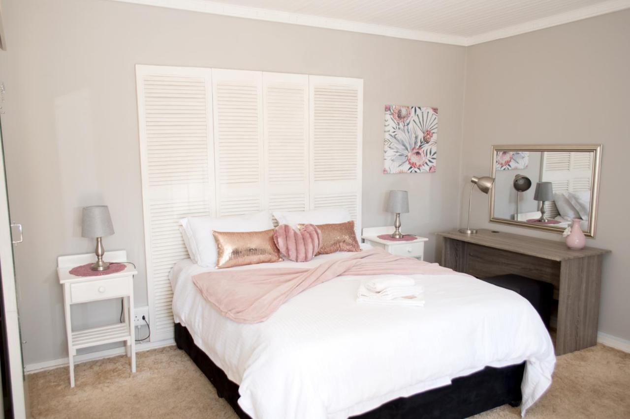 Gemstone Guest House Klerksdorp Eksteriør billede